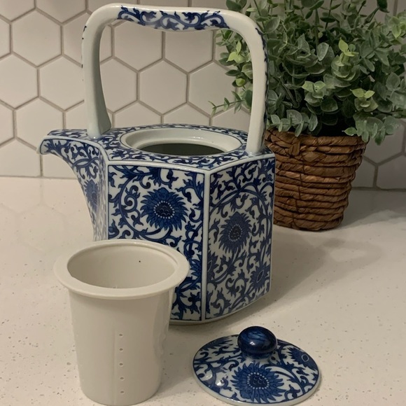 Takahashi Chinoiserie Vintage Blue‎ & White Floral Hexagonal Tea Pot Heavy Japan - Picture 3 of 10